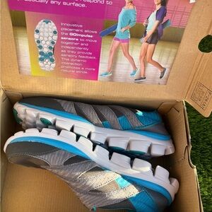 Skechers Women's Gray and Teal Sneakers
